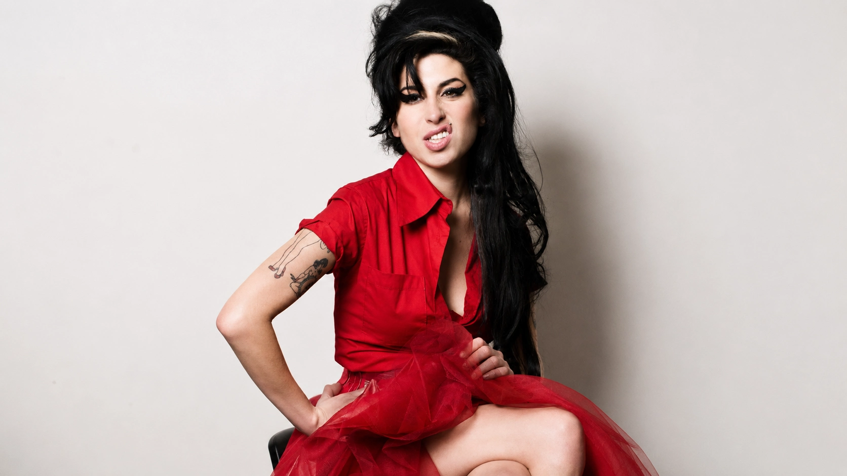 image for female singers who died of an overdose, showing a bold woman in a red dress posing dramatically