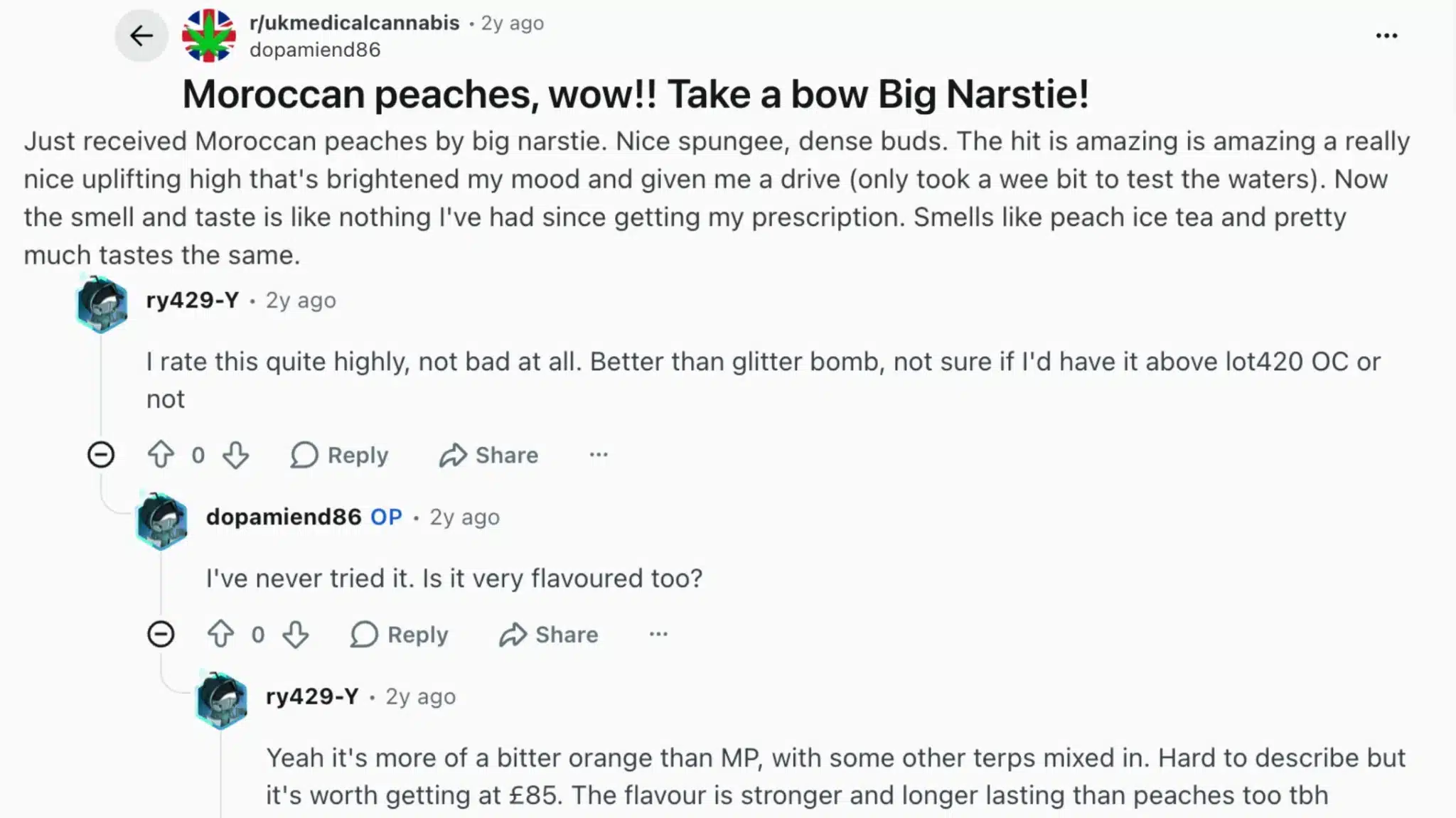 reddit discussion reviewing moroccan peaches strain, with peach-like flavor, uplifting effects, and user feedback